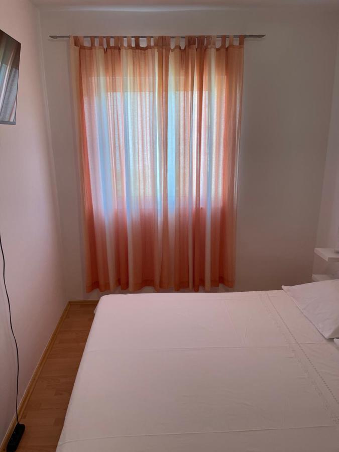 Apartmani Frane ตรีบูนย์ ภายนอก รูปภาพ