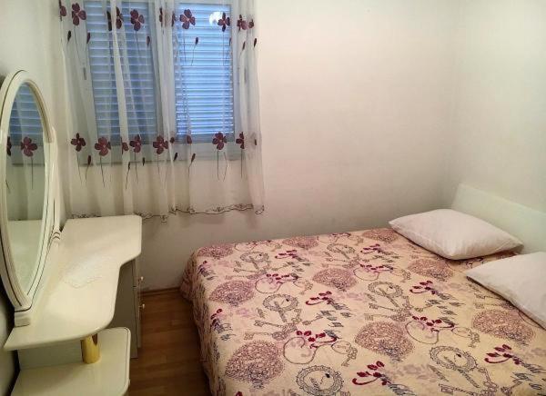 Apartmani Frane ตรีบูนย์ ภายนอก รูปภาพ