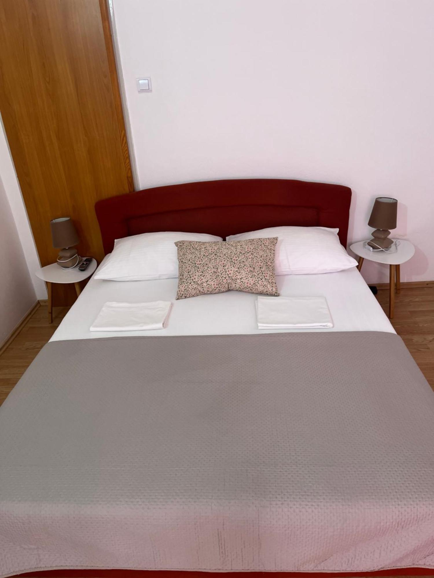 Apartmani Frane ตรีบูนย์ ภายนอก รูปภาพ